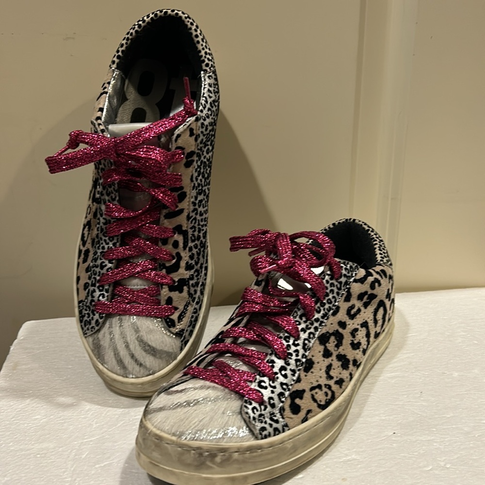 P448 Like New!Metallic lace up multi animal print design sneakers size 38(7.5-8)